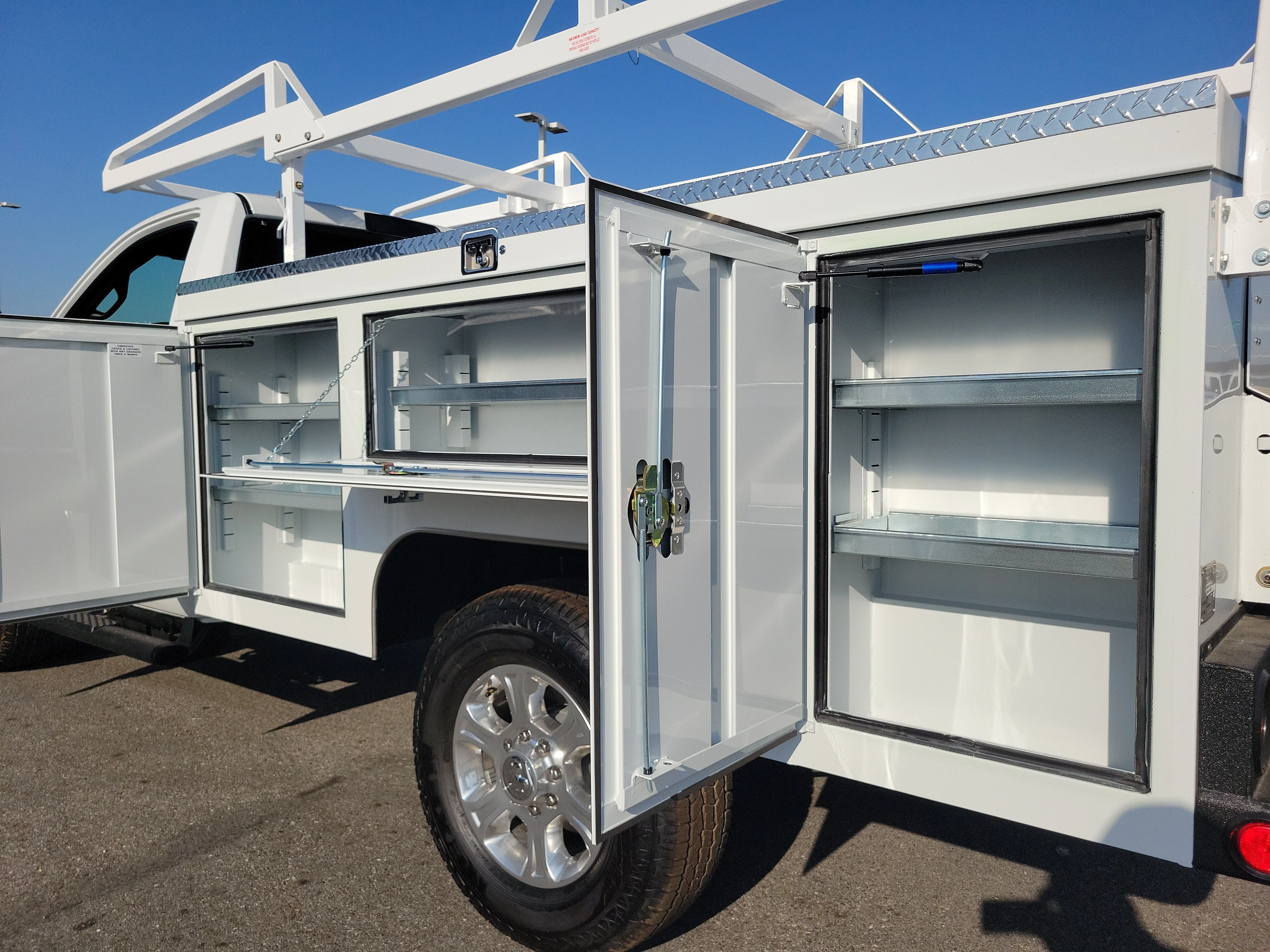 New 2026 Bright White Clearcoat RAM Tradesman image 25