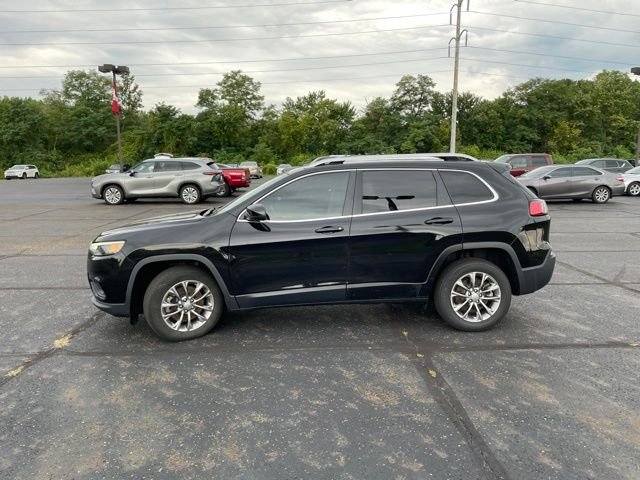 Used 2021 Black Jeep Latitude Lux image 2