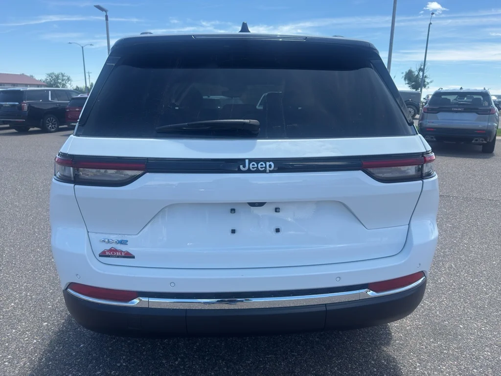 Used 2024 Bright White Clearcoat Jeep Limited image 7