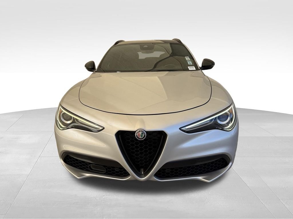 Used 2021 Silverstone Gray Metallic Alfa Romeo Ti Sport image 4