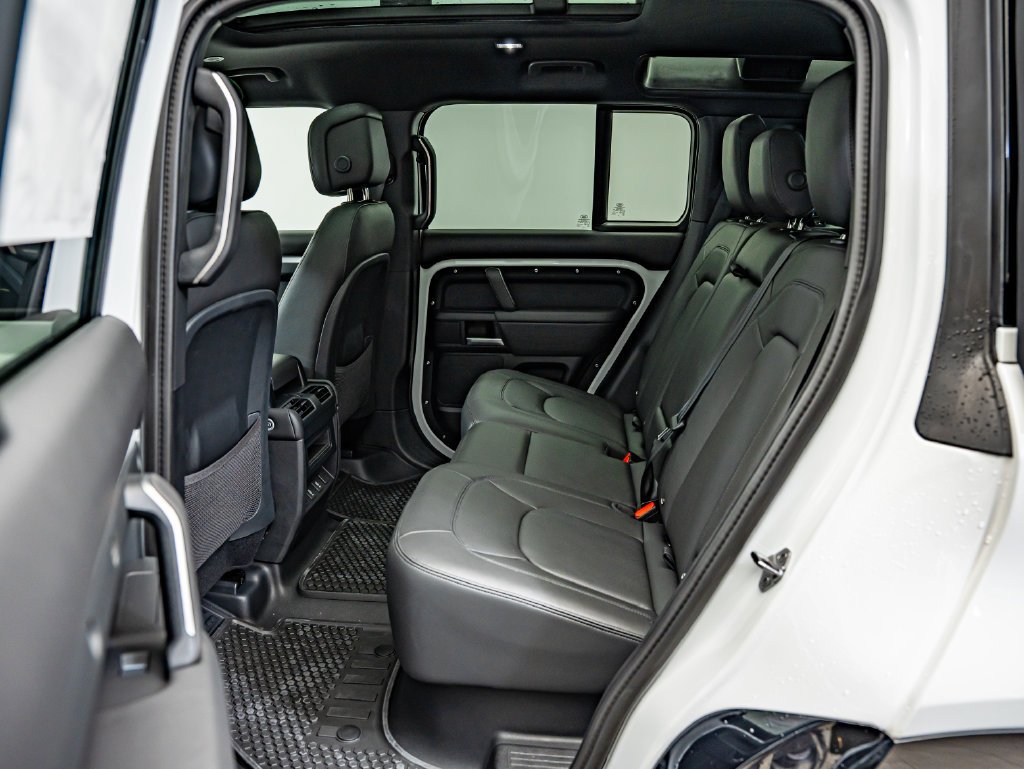 New 2026 Fuji White Land Rover X-Dynamic SE image 34
