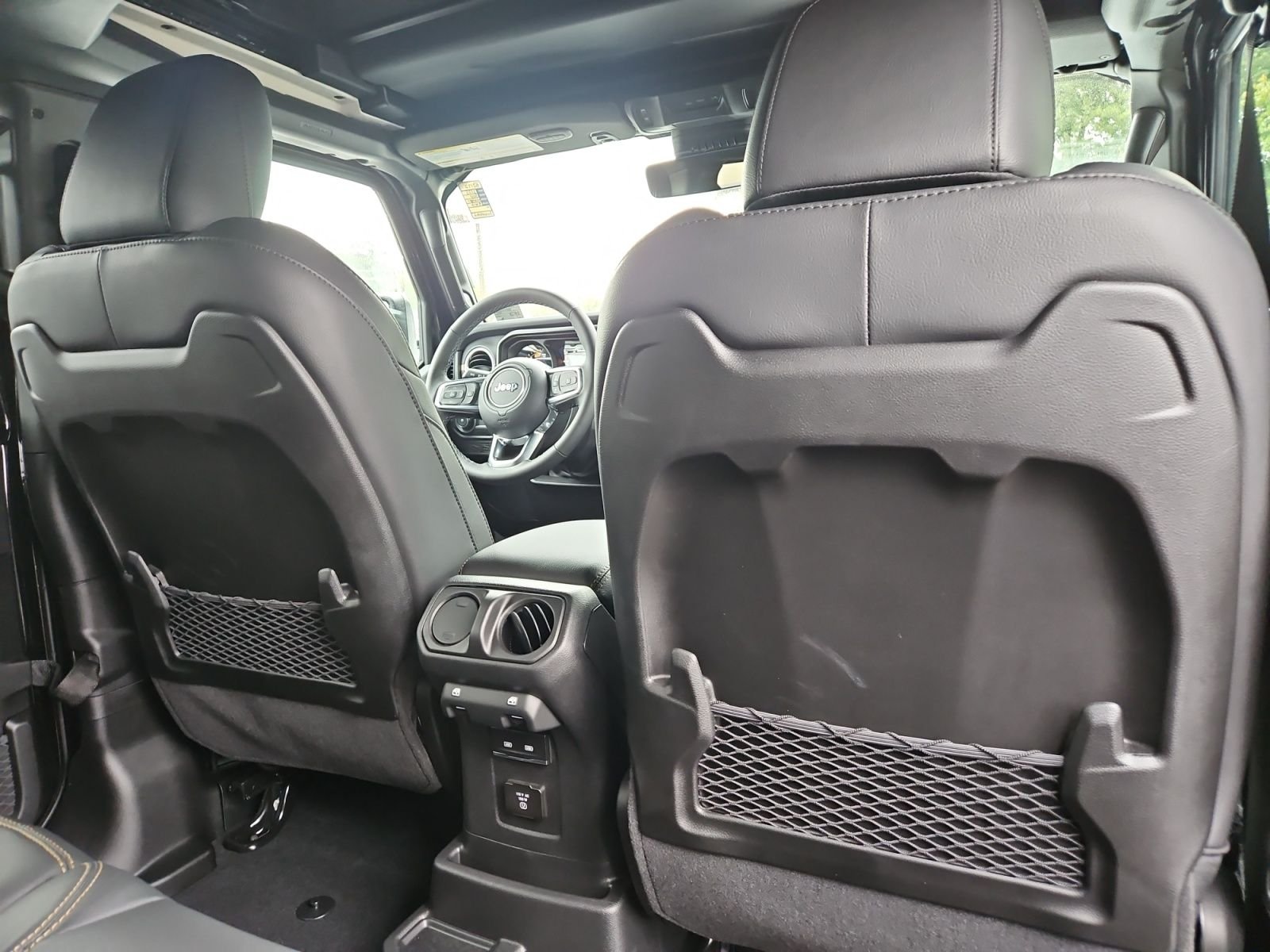 2025 Jeep Wrangler 4-Door Sahara - Photo 18