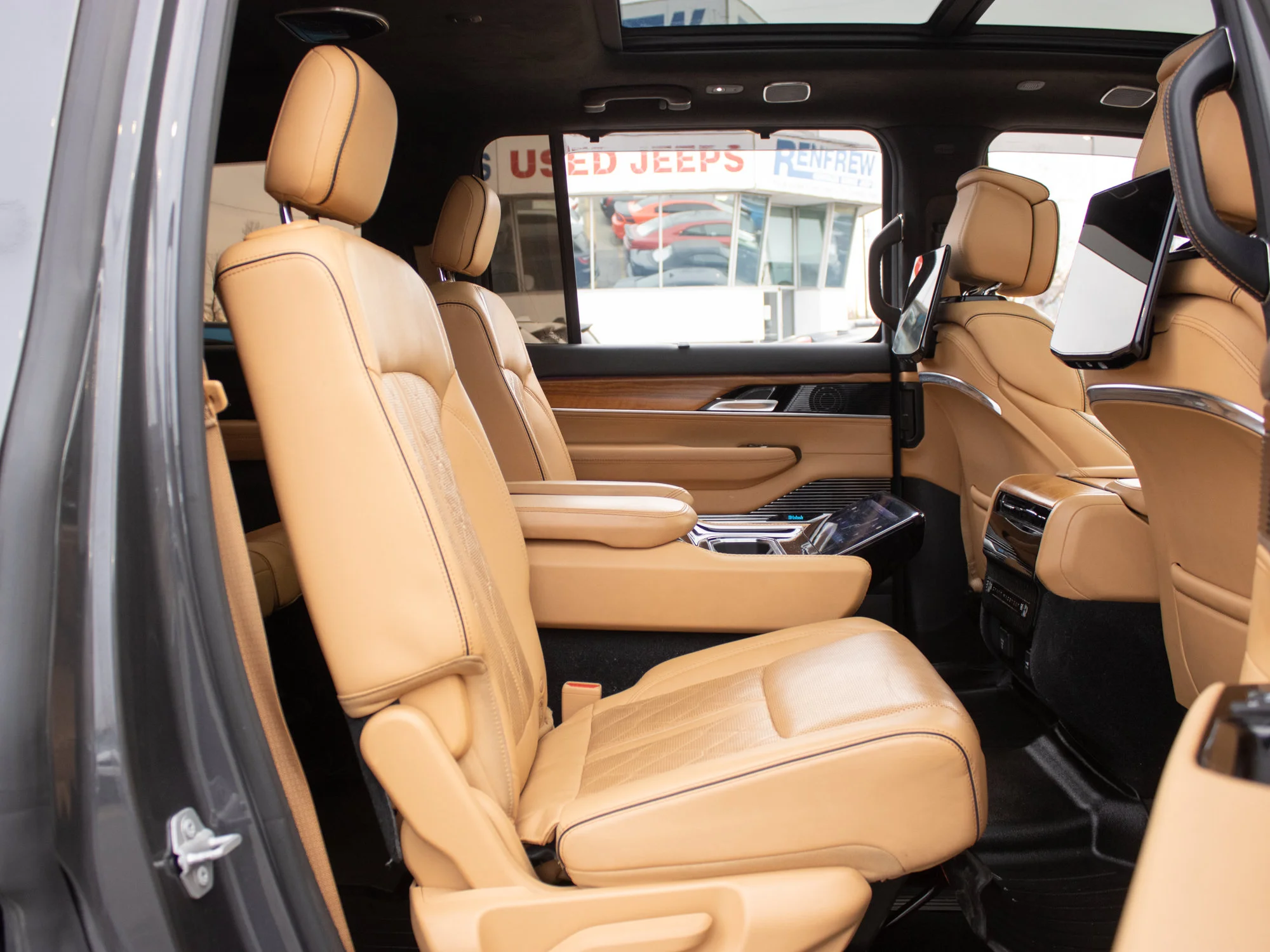 Used 2022 Grey Jeep Series III* 4x4, Massaging Heated/Ventilated Seats, Rear-Seat Entertainment Group, Panoramic Roof image 21