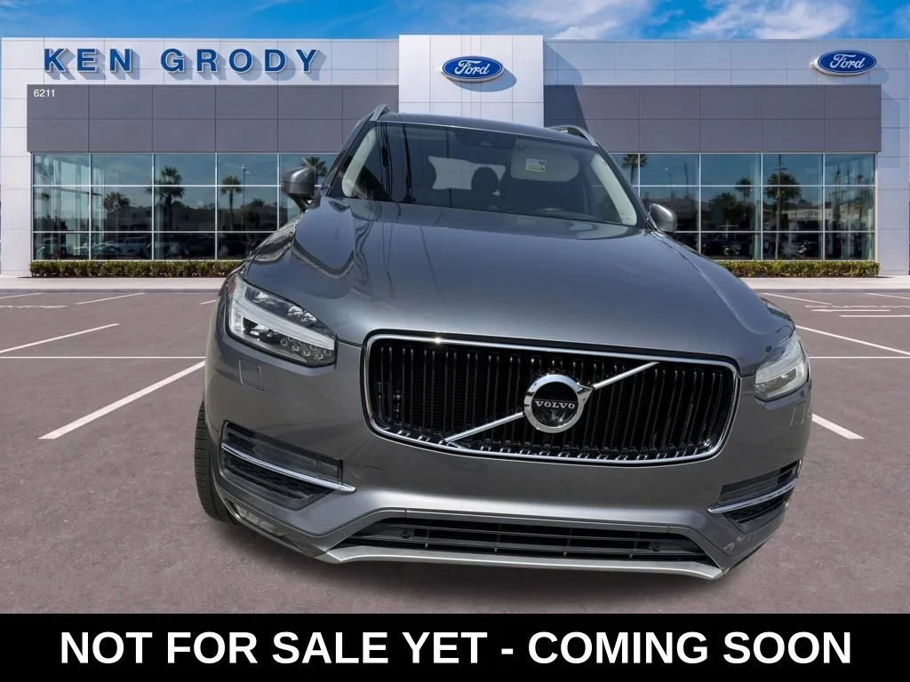 2018 Volvo XC90 T6 AWD Momentum's photo
