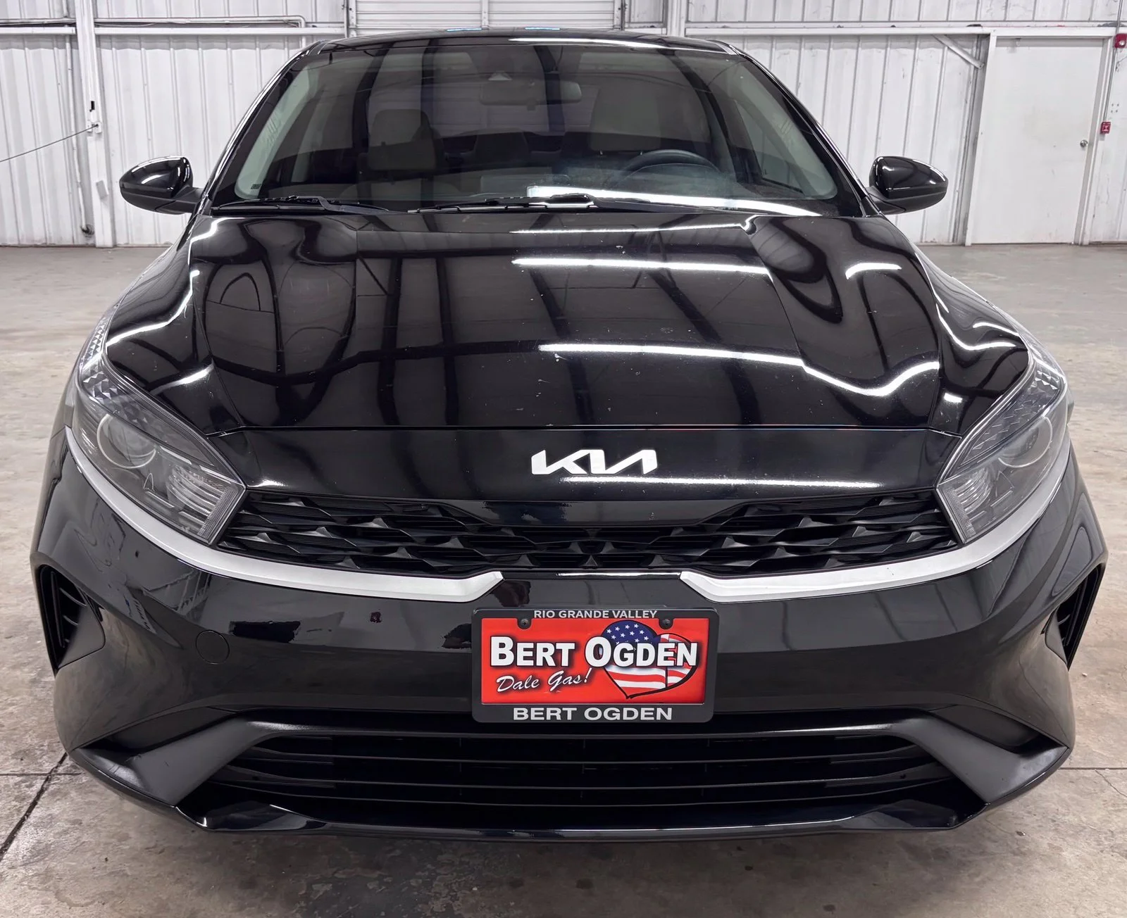 Used 2022 Black Kia LXS image 2