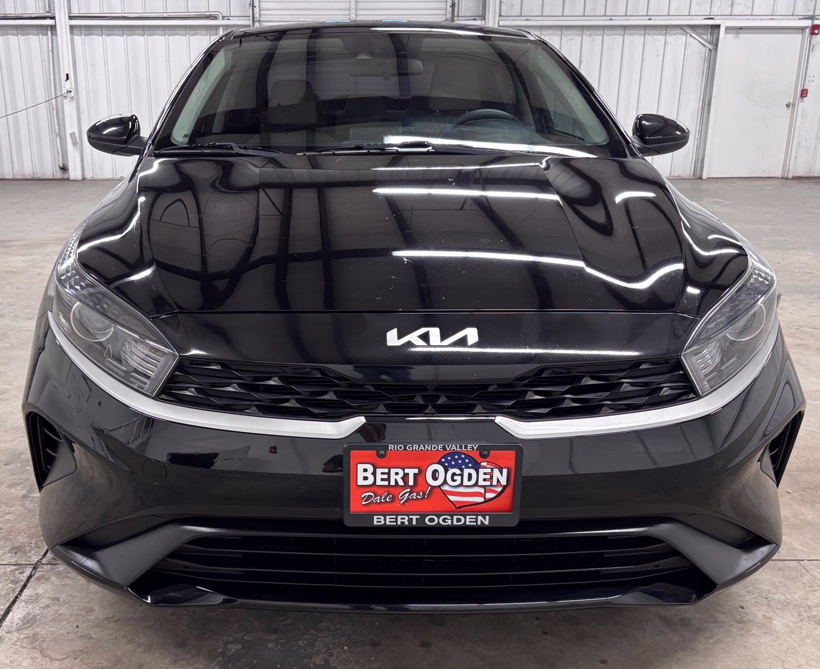 Used 2022 Black Kia LXS image 2