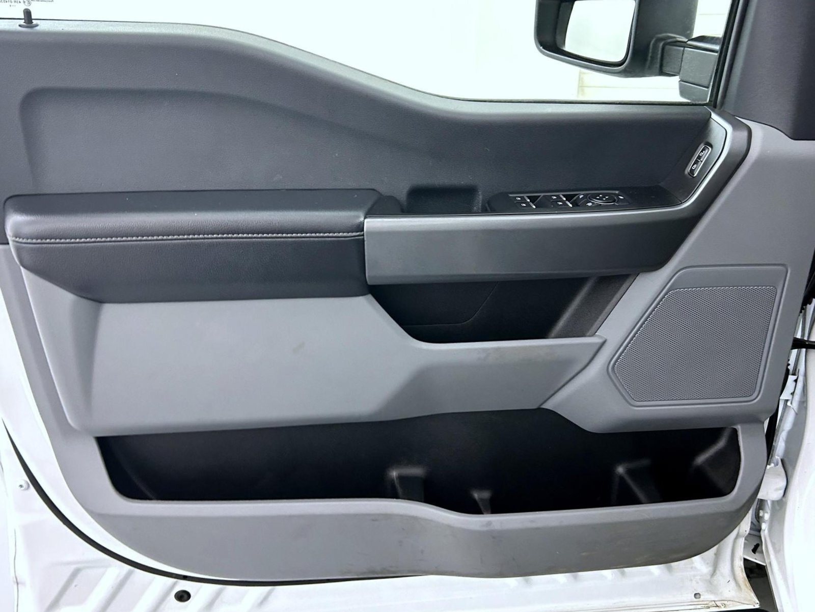 Used 2025 White Ford XLT image 9
