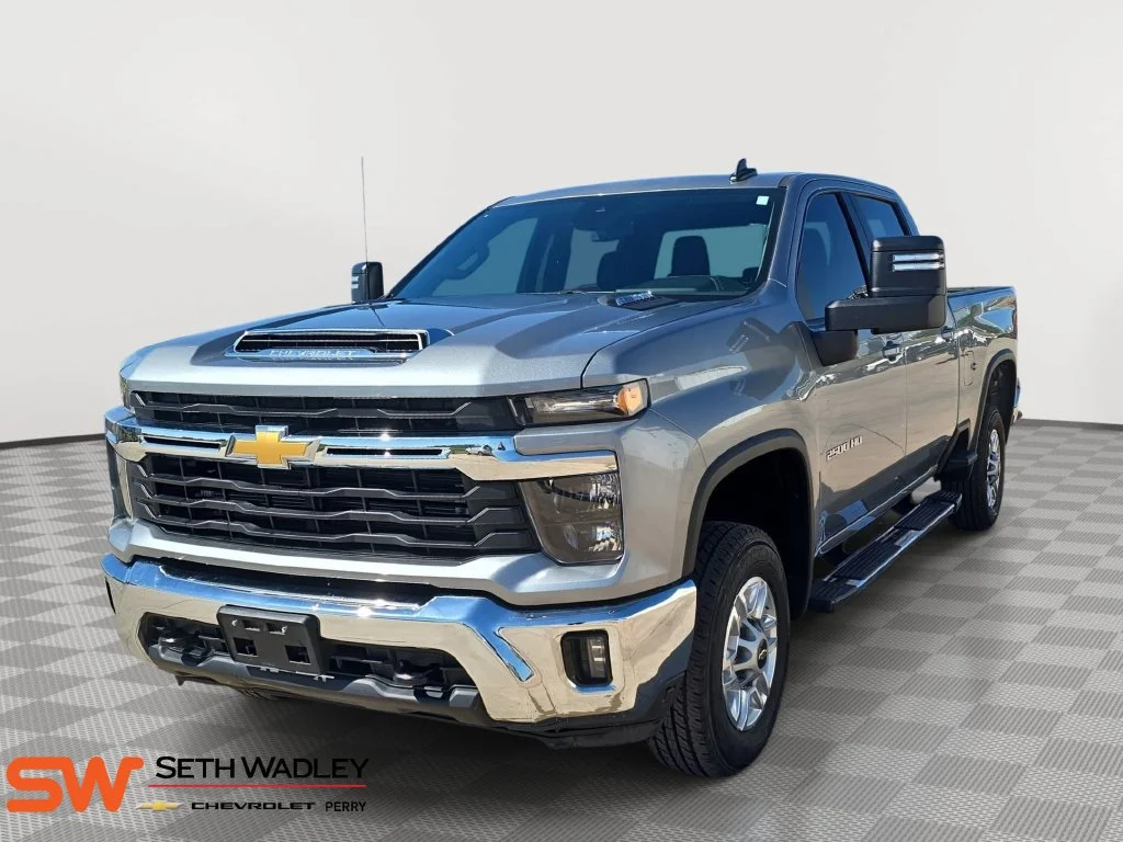 Used 2025 Sterling Gray Metallic Chevrolet LT image 3