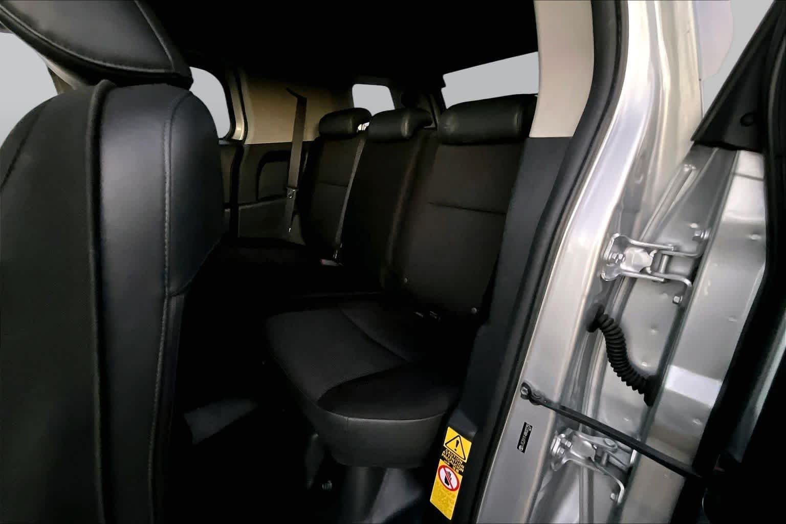 Used 2008 White/Titanium Metallic Toyota  image 19