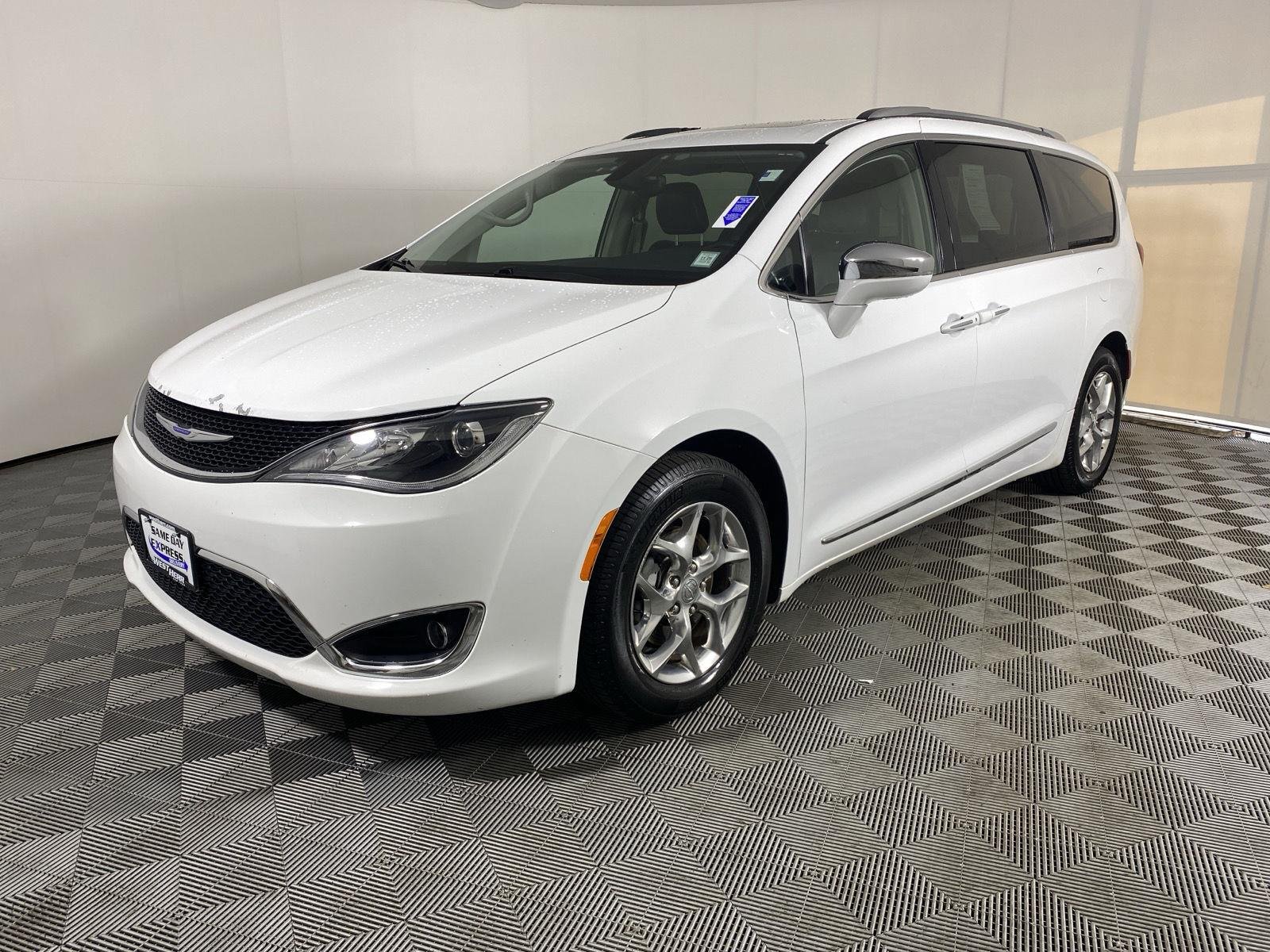 Used 2019 Bright White Clearcoat Chrysler Limited image 13