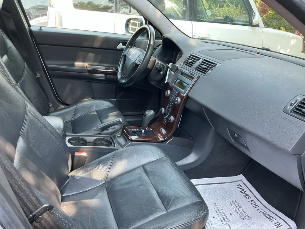Used 2007 Silver Volvo 2.4i image 25