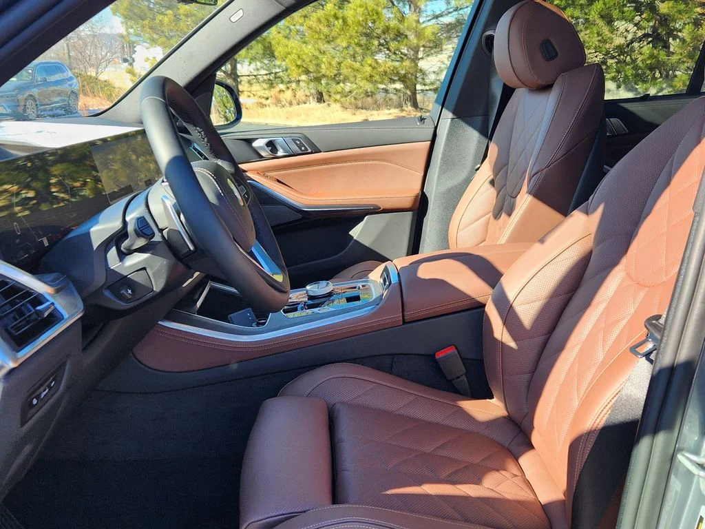 New 2026 Skyscraper Grey Metallic BMW xDrive50e image 10