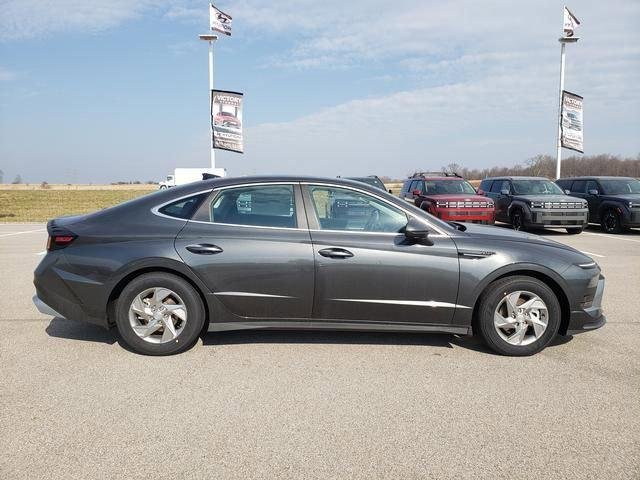 New 2026 Gray Hyundai SE image 4