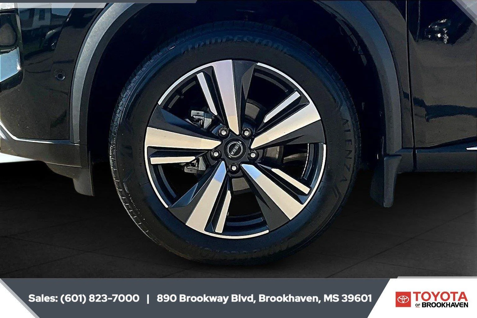 Used 2023 Super Black Nissan SL image 7