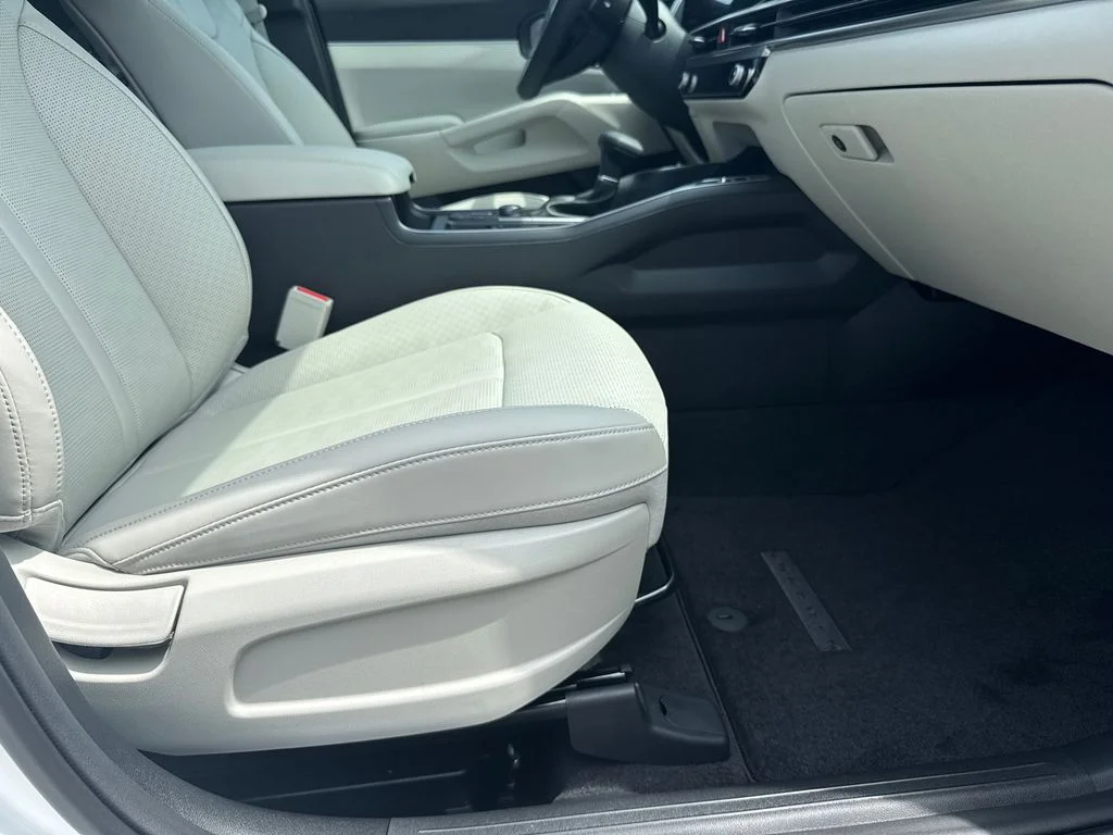 2025 Kia Sorento S - Photo 13