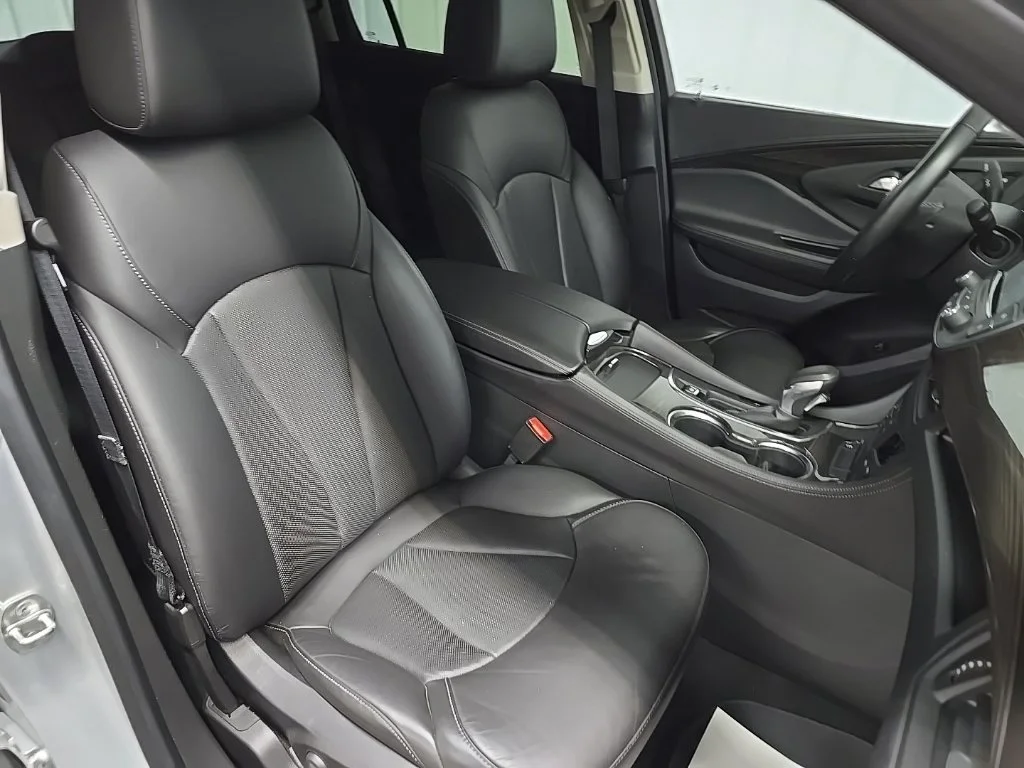 Used 2019 Silver Buick Essence image 17