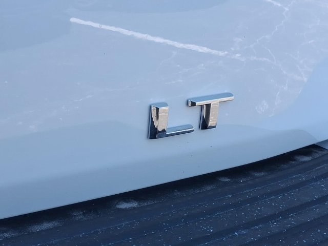 New 2027 Summit White Chevrolet LT image 24