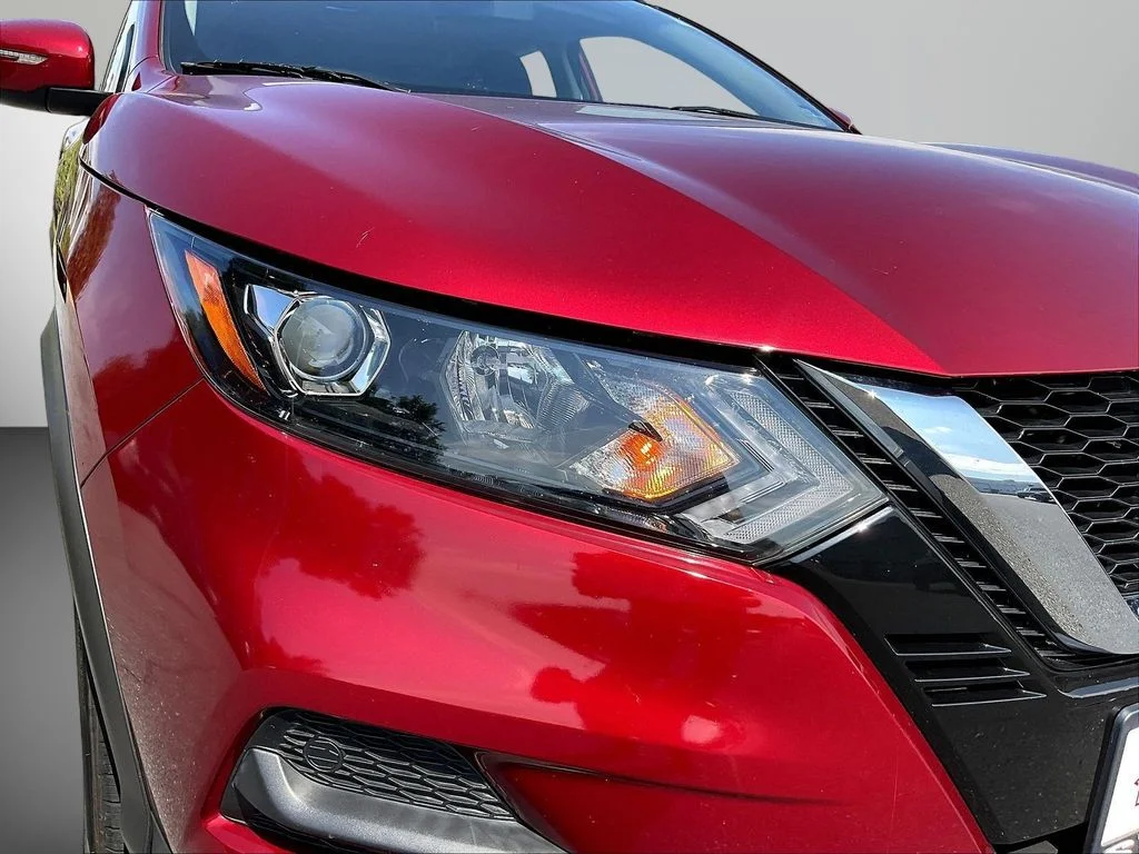 Used 2021 Scarlet Nissan SV image 34