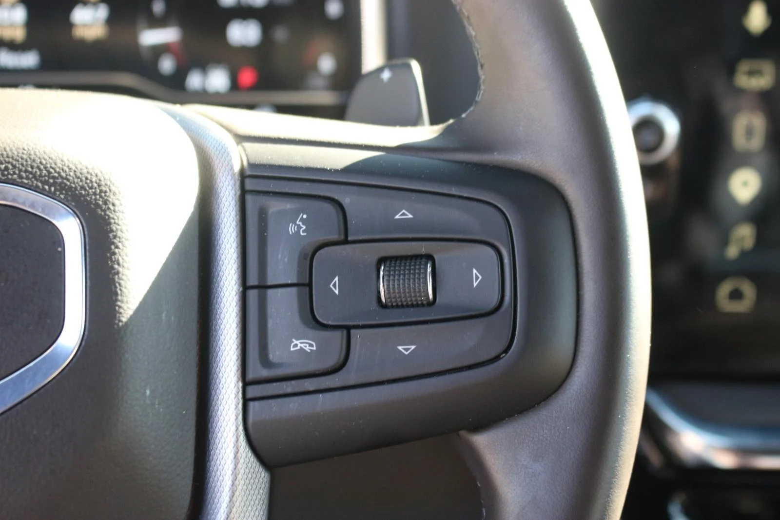 Used 2025 White Frost Tricoat GMC Denali image 20