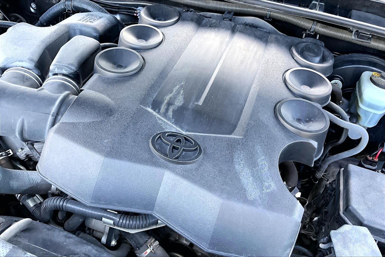 Used 2016 Magnetic Gray Metallic Toyota SR5 image 31