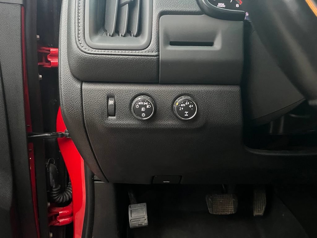 Used 2016 CARDINAL RED GMC 4WD SLE image 18