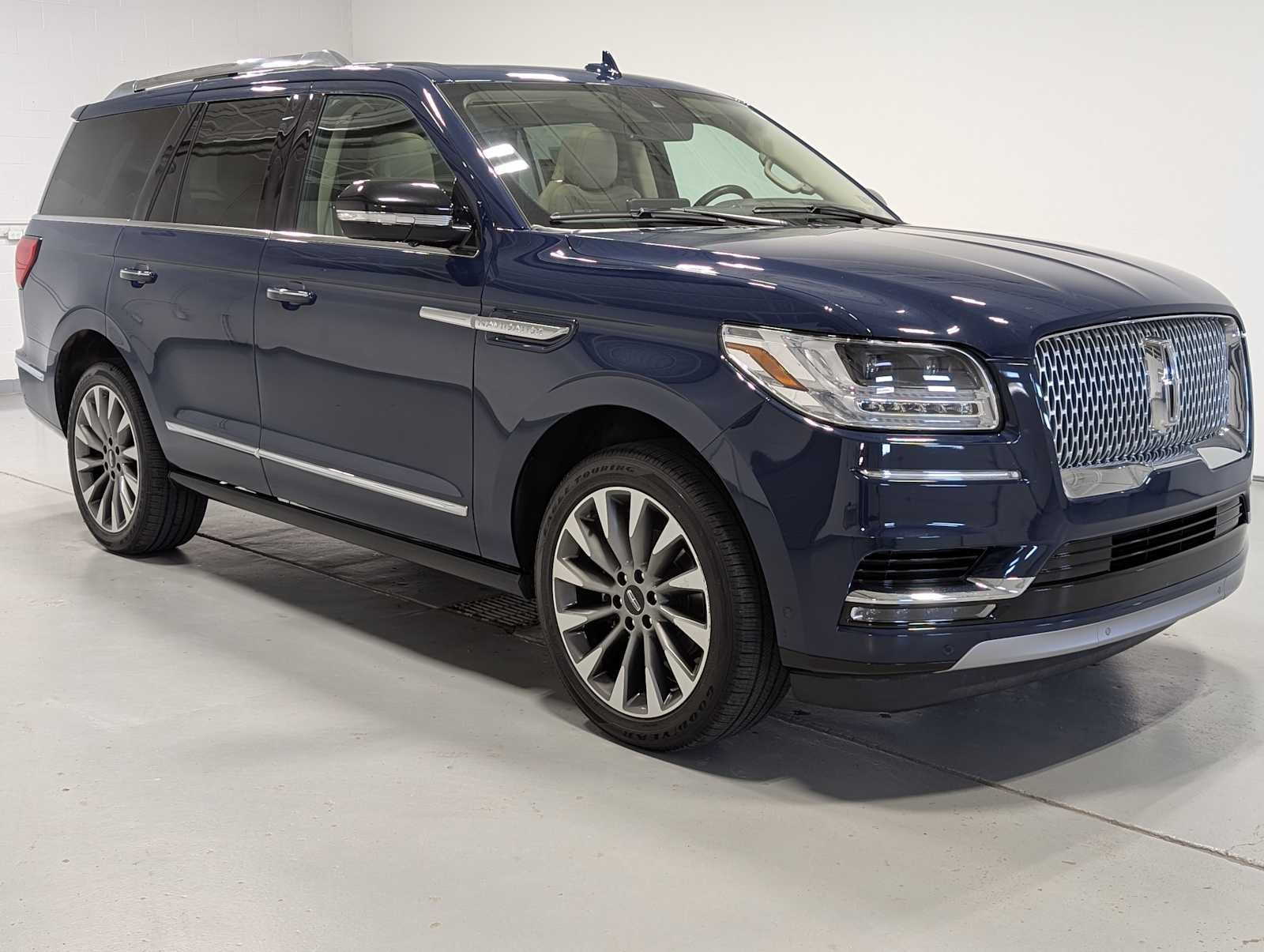 Used 2020 Rhapsody Blue Lincoln Reserve image 6