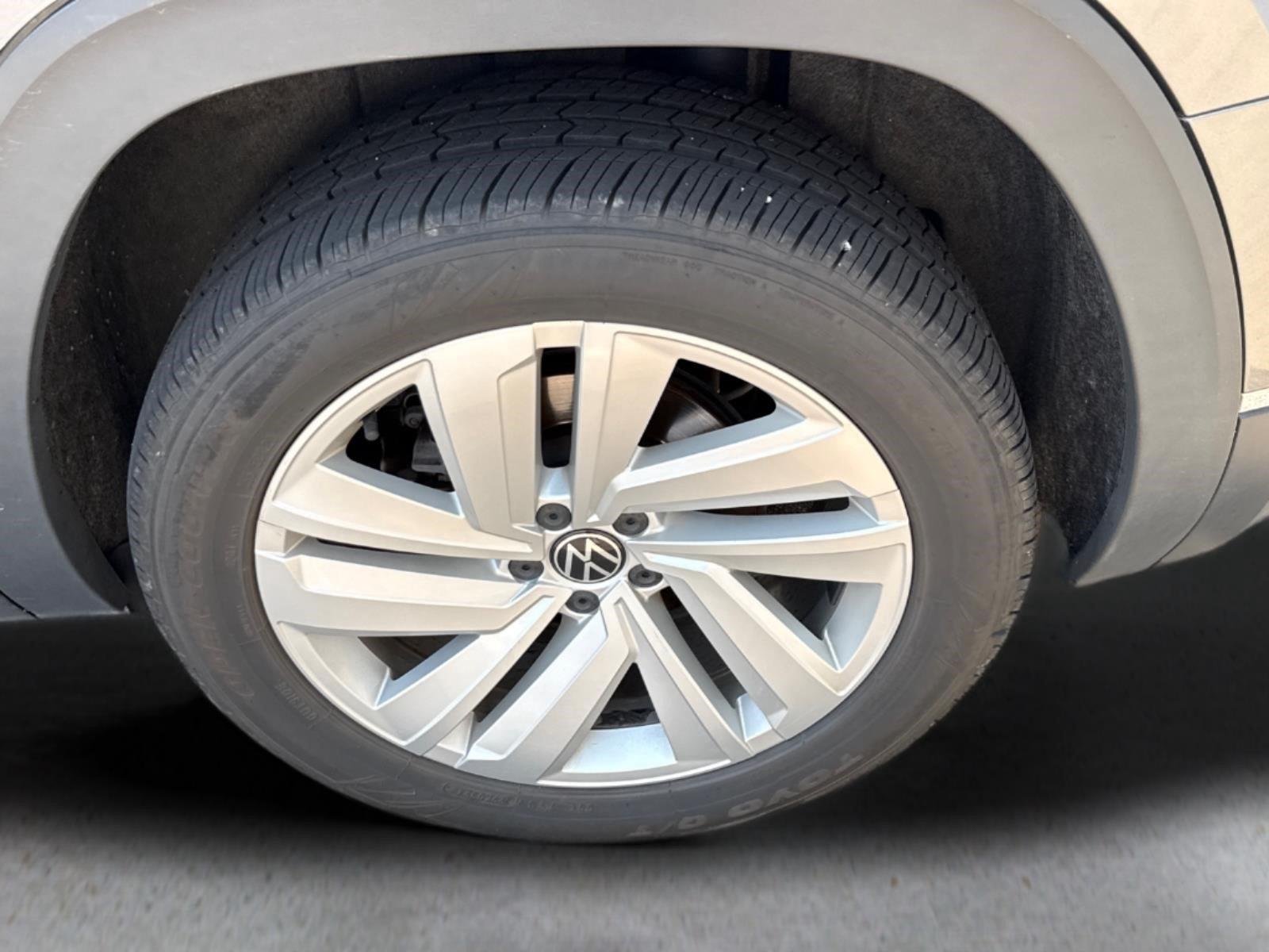 Used 2021 Platinum Gray Metallic Volkswagen 3.6L V6 SEL image 11