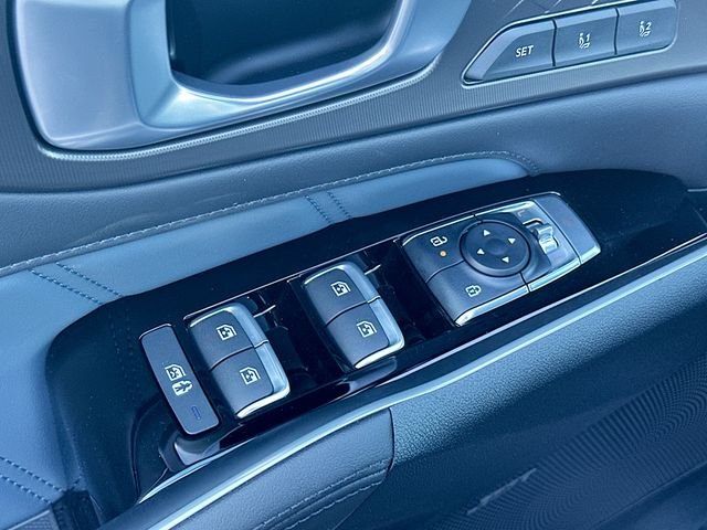 Used 2025 Mineral Blue Kia SX Prestige image 18