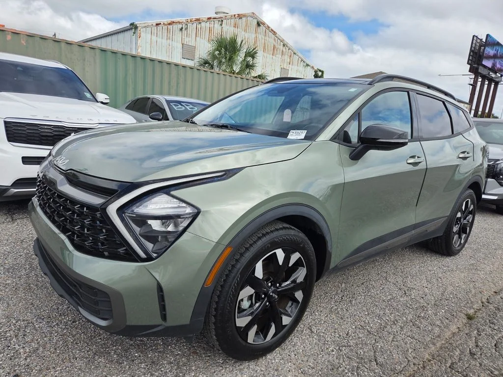 Used 2023 Green Kia X-Line image 8