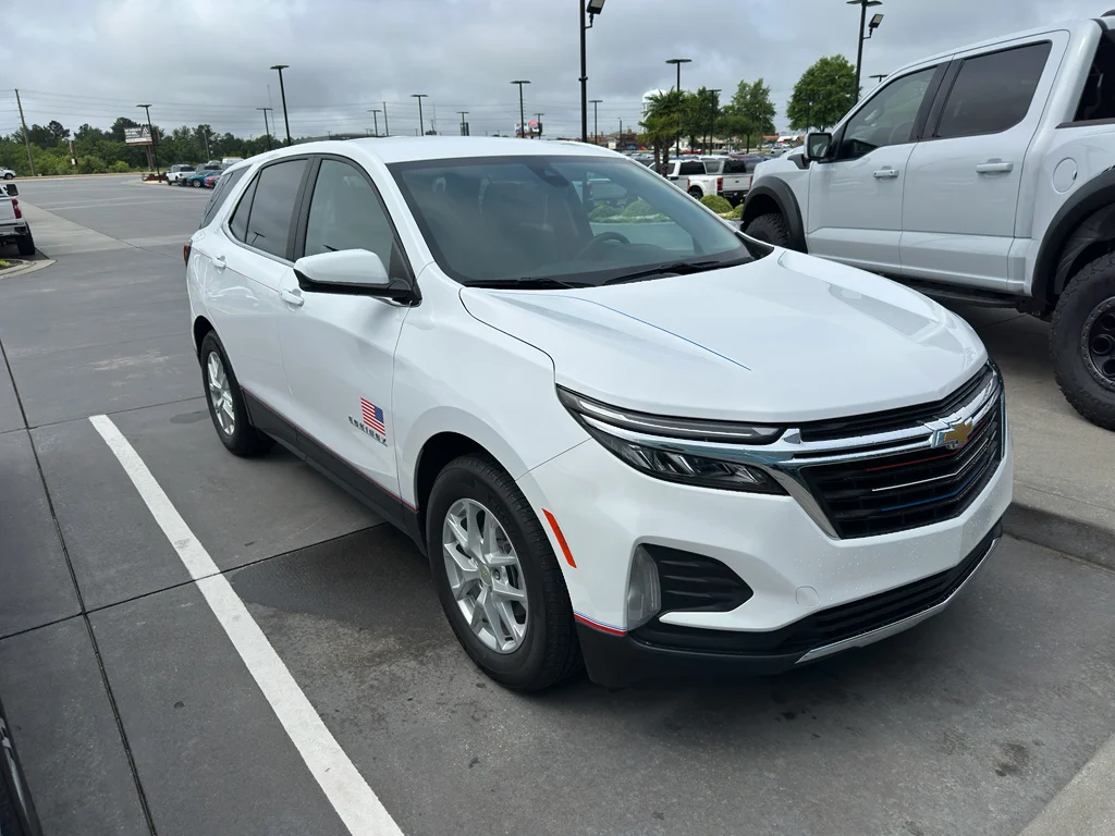 Used 2022 Summit White Chevrolet LT image 2