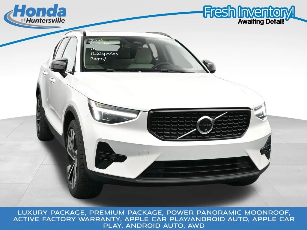 2025 Volvo XC40 B5 Plus Dark AWD's photo