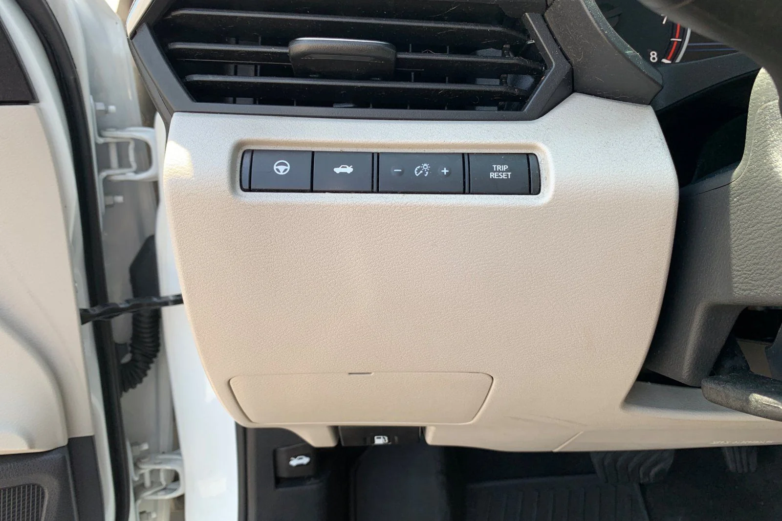 Used 2024 White Nissan 2.5 SL image 32