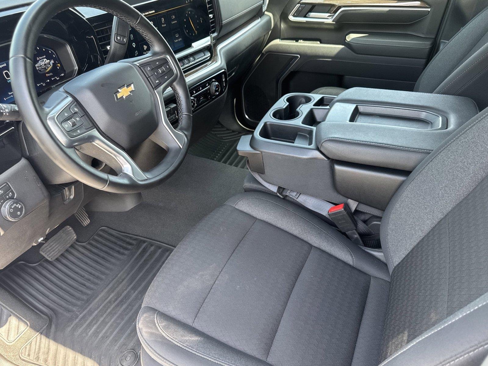 Used 2026 Summit White Chevrolet LT image 9