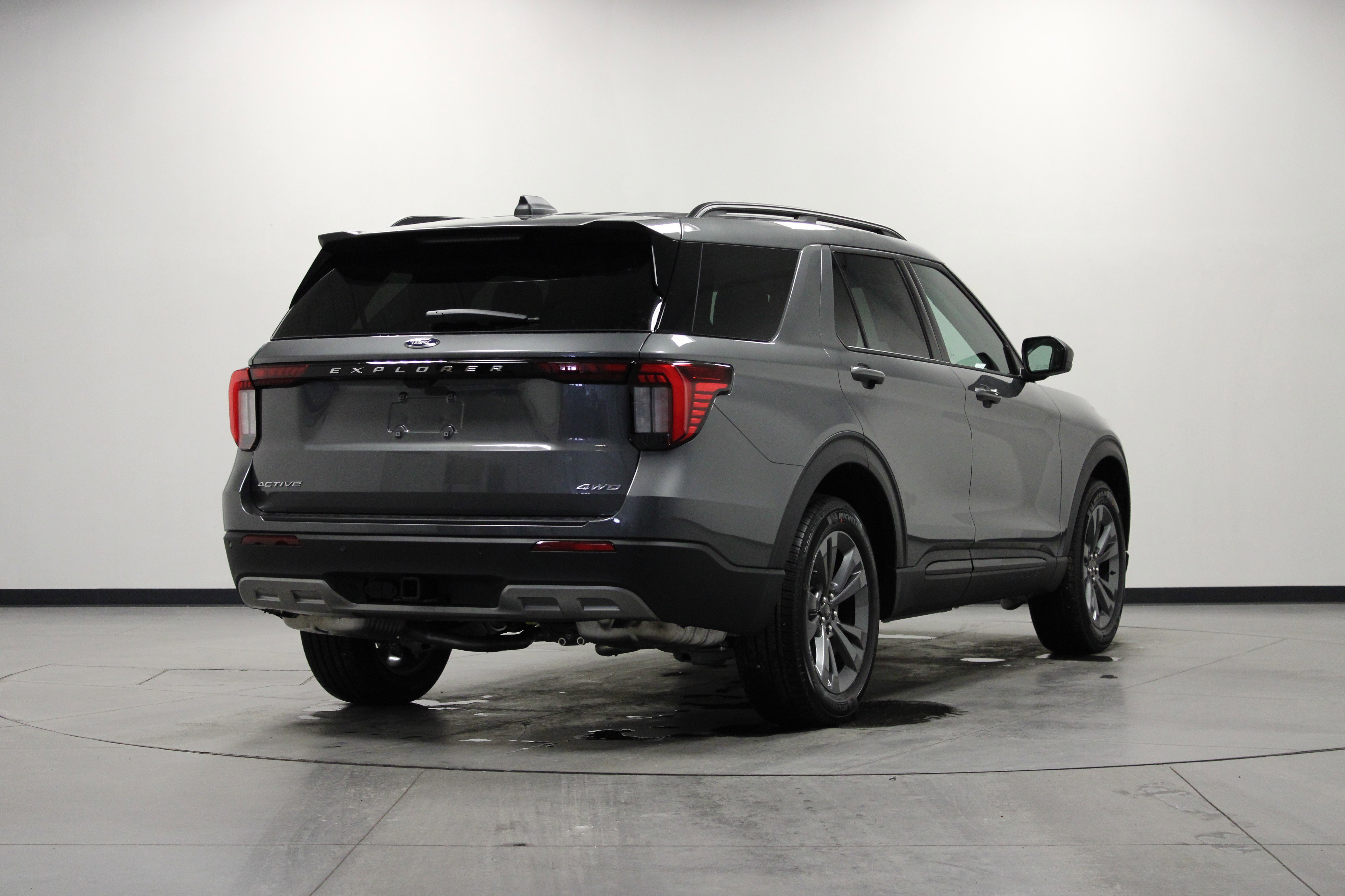 New 2026 Carbonized Gray Metallic Ford Active image 4