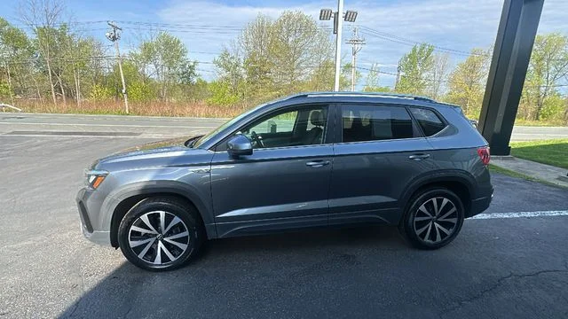 Used 2022  Volkswagen 1.5T SE image 8