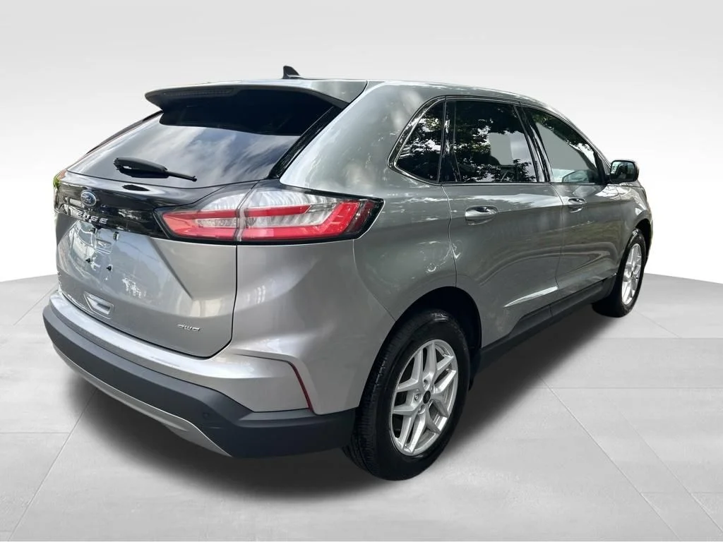 Used 2024 Silver Ford SEL image 5