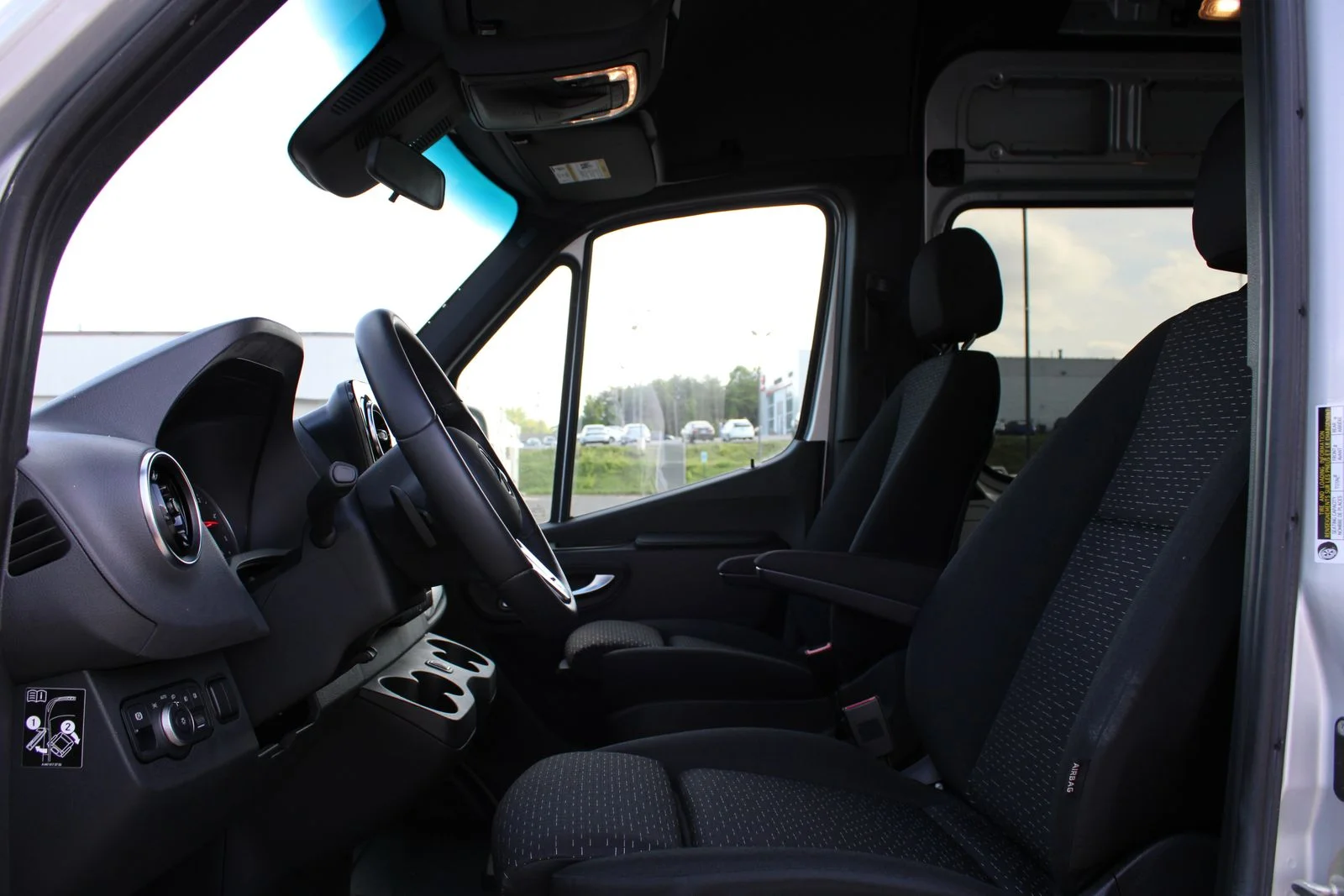 Used 2022  Mercedes-Benz Crew 144 WB image 8
