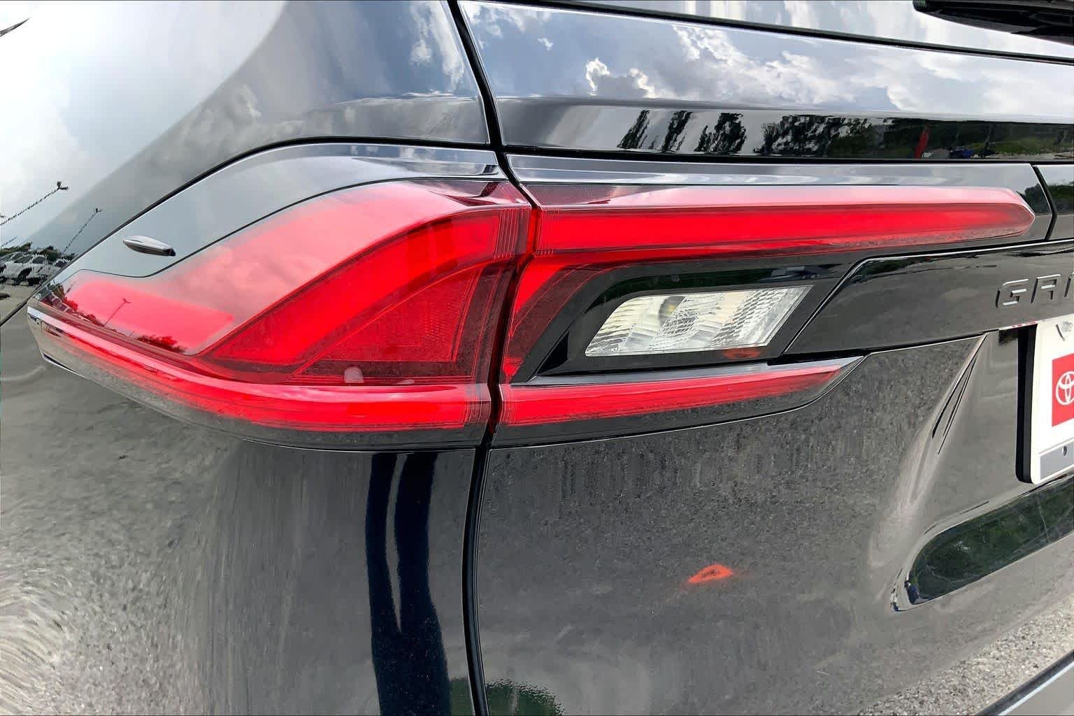 Used 2025 Midnight Black Metallic Toyota XLE image 28