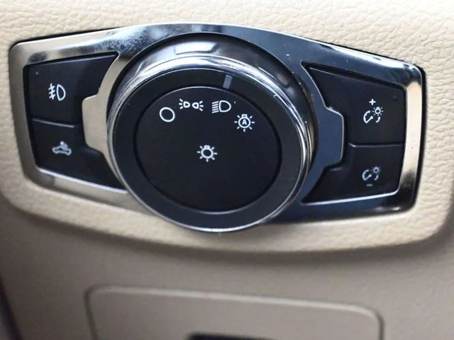 Used 2015 White Ford Lariat image 26