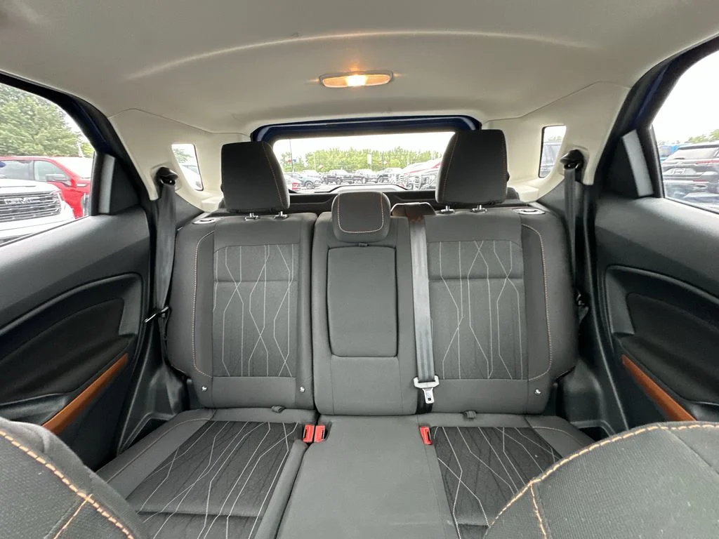 Used 2021 Blue Ford SE image 17