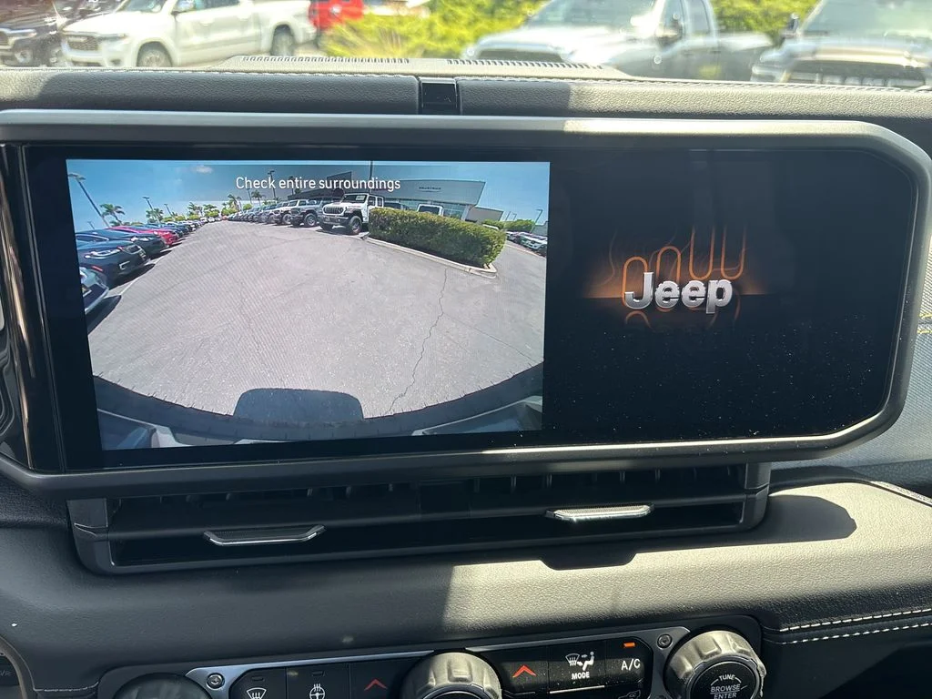 2025 Jeep Wrangler 4-Door Sahara - Photo 27
