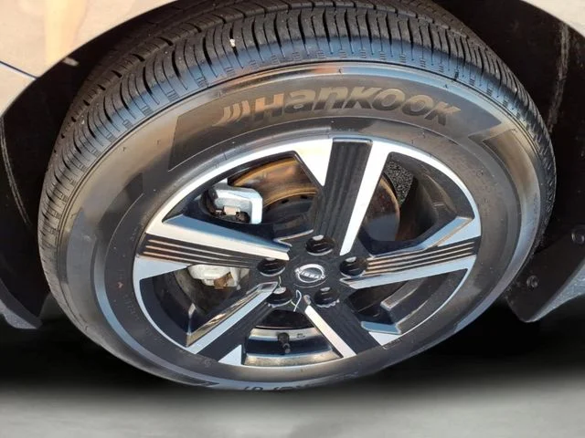 Used 2025 Gray Nissan SV image 8