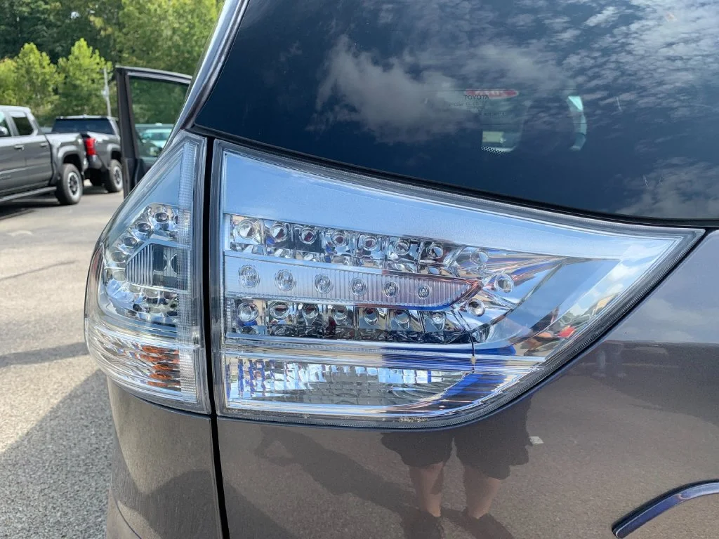 Used 2018 Gray Toyota SE Premium image 35