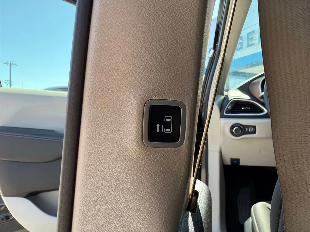 Used 2023 Black Chrysler LX image 38