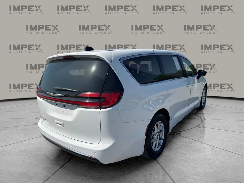 Used 2023 White Chrysler Touring L image 5