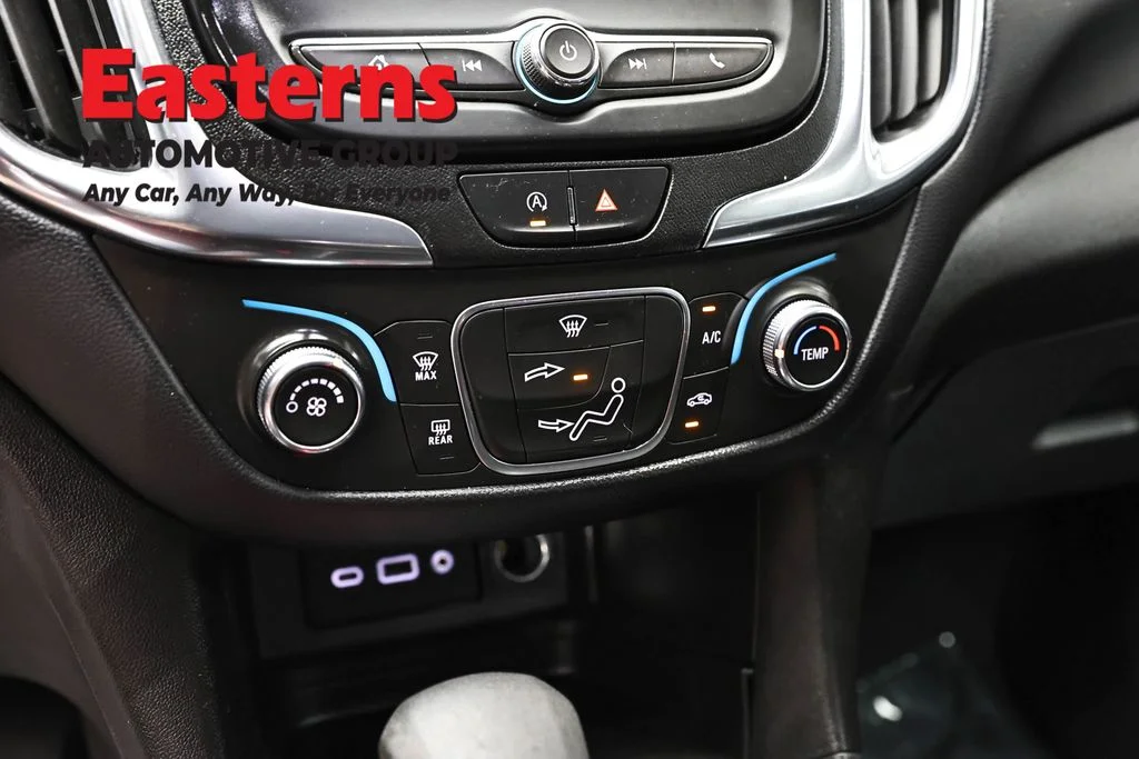 Used 2022 White Chevrolet LT image 19