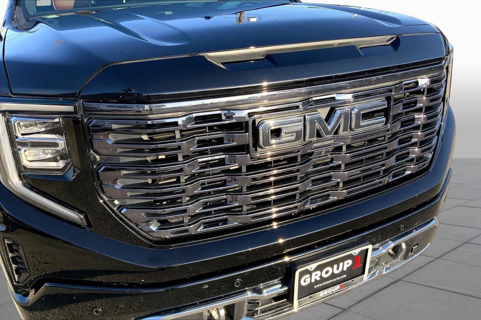 Used 2025 Onyx Black GMC Denali Ultimate image 30