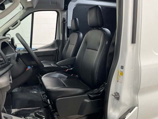 Used 2025 Oxford White Ford Base image 22
