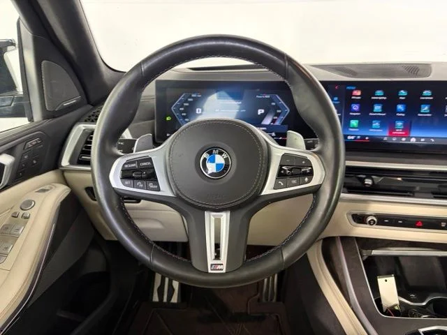 Used 2025 Black BMW M60i image 32