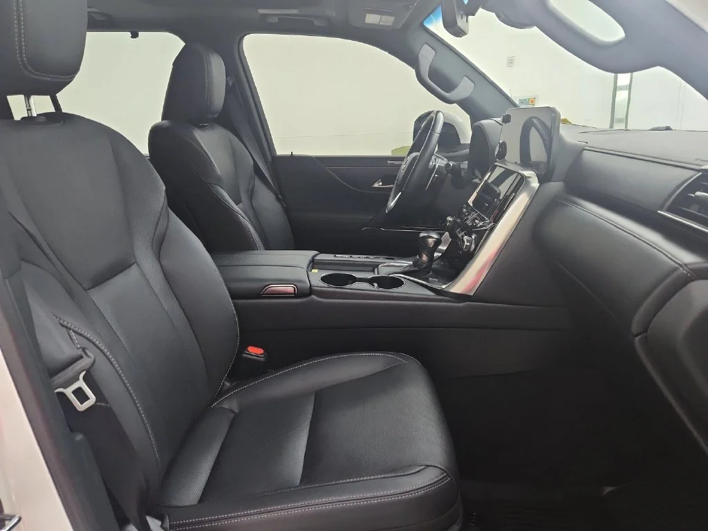 Used 2024 White Lexus 600 Luxury image 38